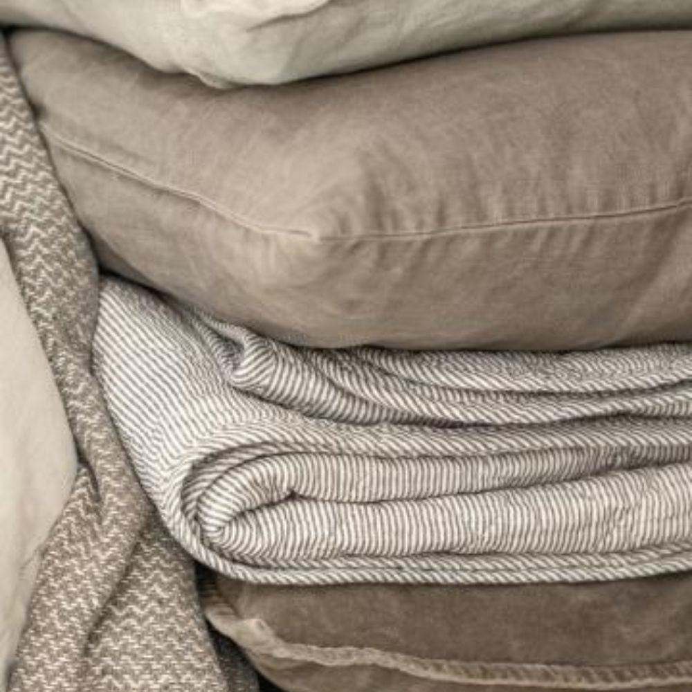Quilt Tæppe Hvide og Jordfarverde Mælkedrengestriber