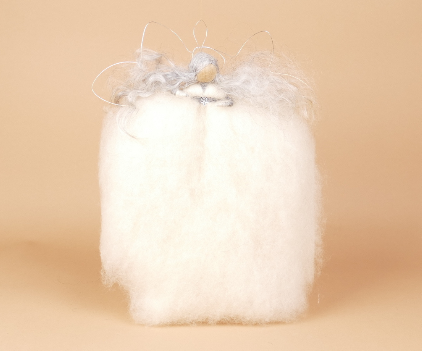 Engel Mellem Hvid Metal