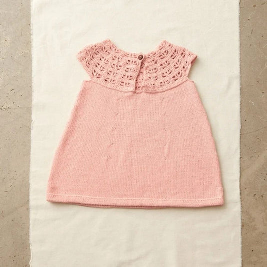 Indy Dress Baby (Norsk) - Strikkeopskrift