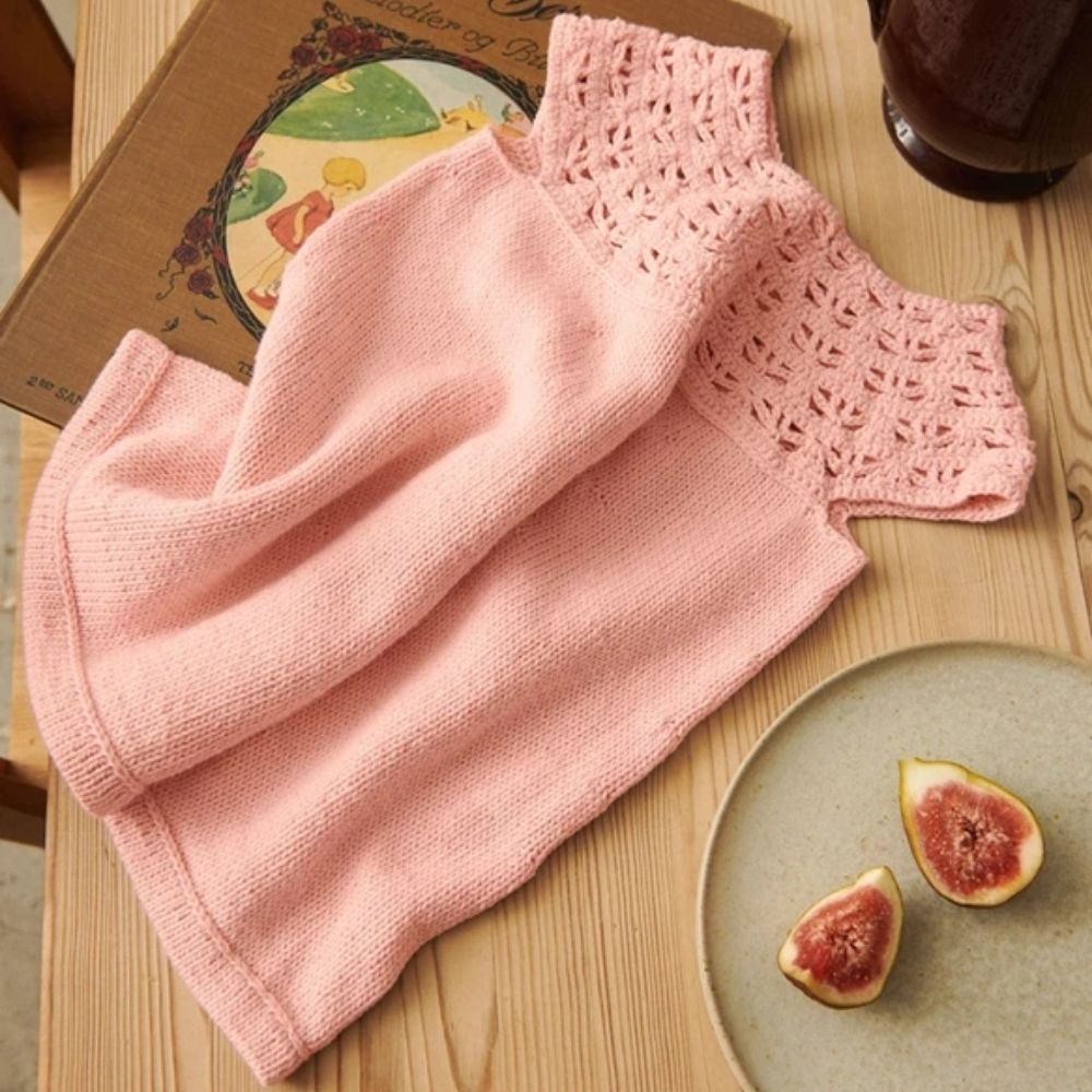 Indy Dress Baby (Norsk) - Strikkeopskrift