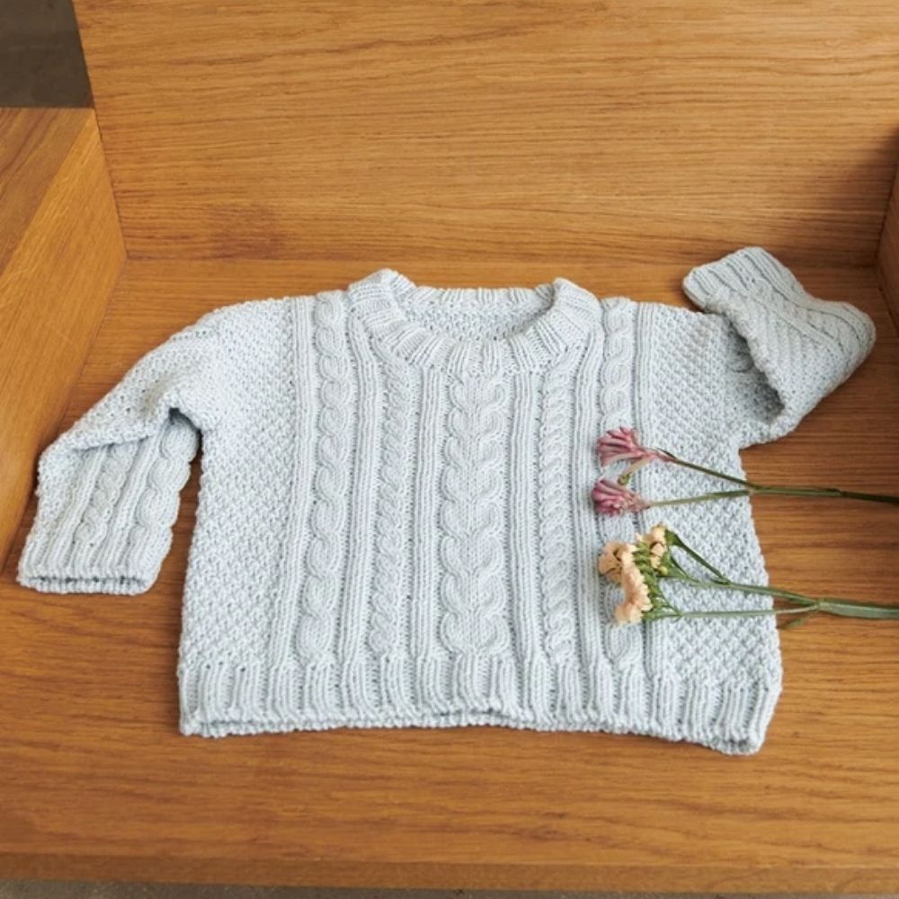 Caspian Sweater Baby (Norsk) - Strikkeopskrift