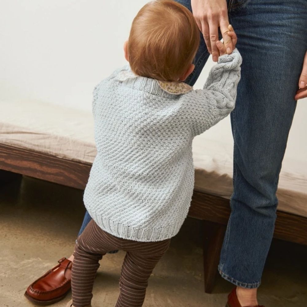 Caspian Sweater Baby (Norsk) - Strikkeopskrift