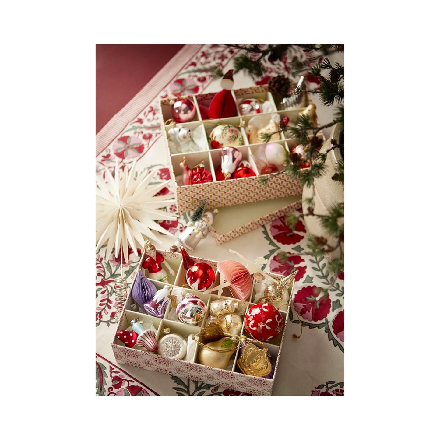 Juletræstæppe Rosette Scarlet - Den Gamle Mølle