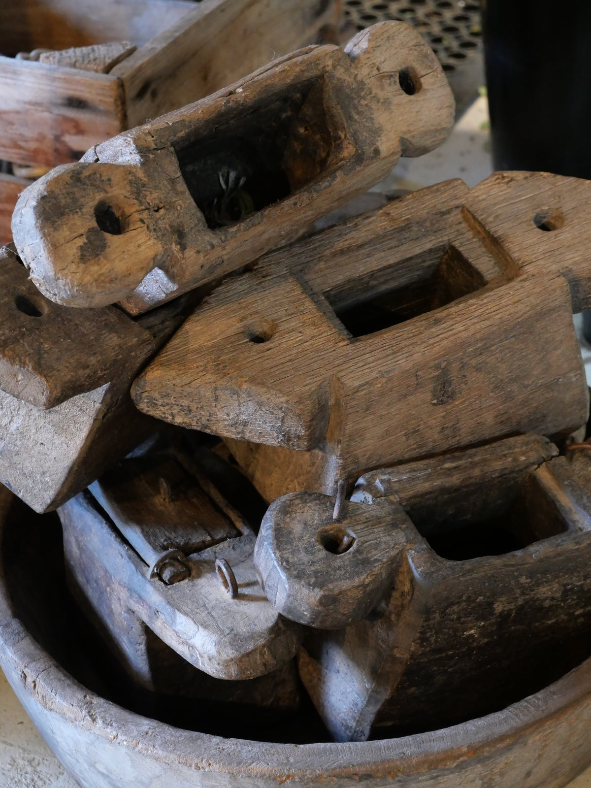 Wooden oil pot 225