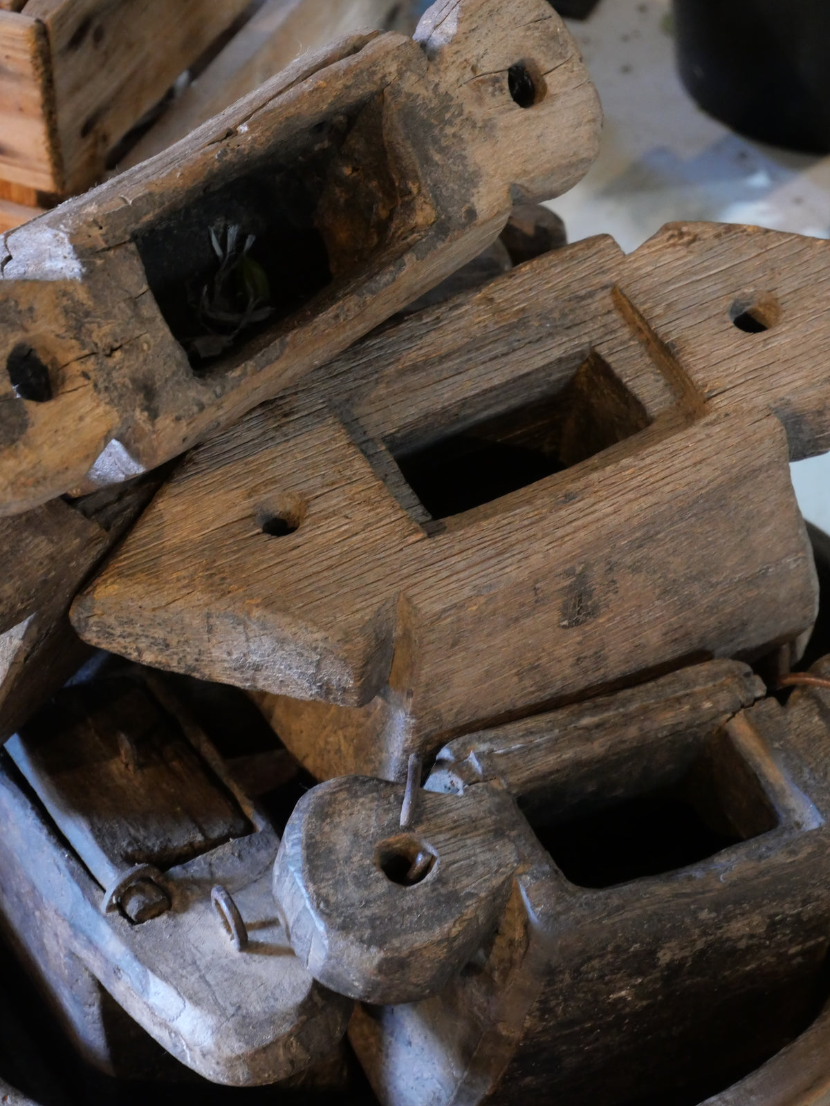 Wooden oil pot 225