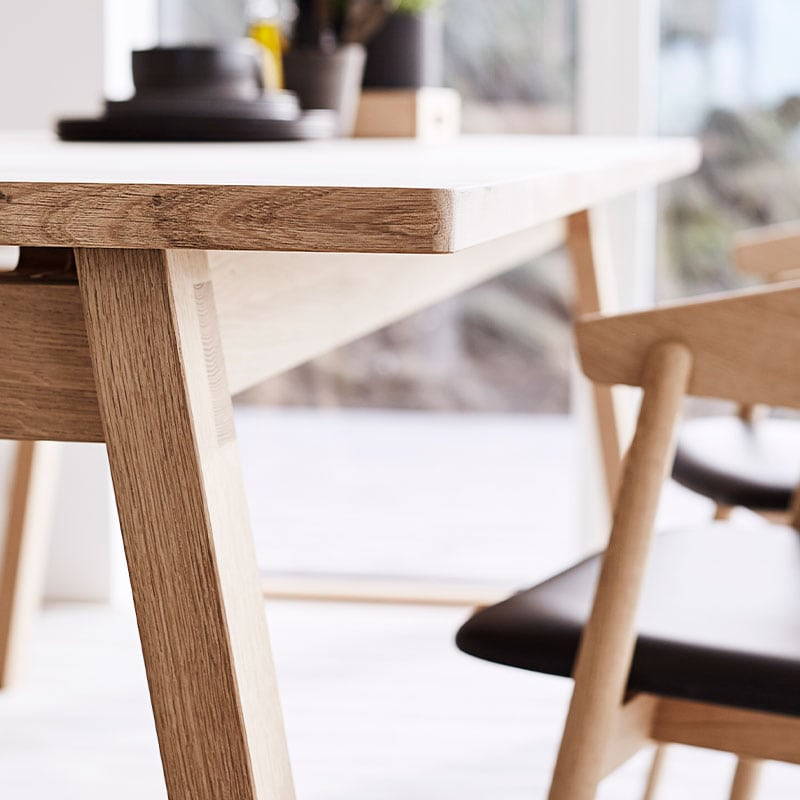 T9 Table Massiv Eg (Udstillingsmodel)
